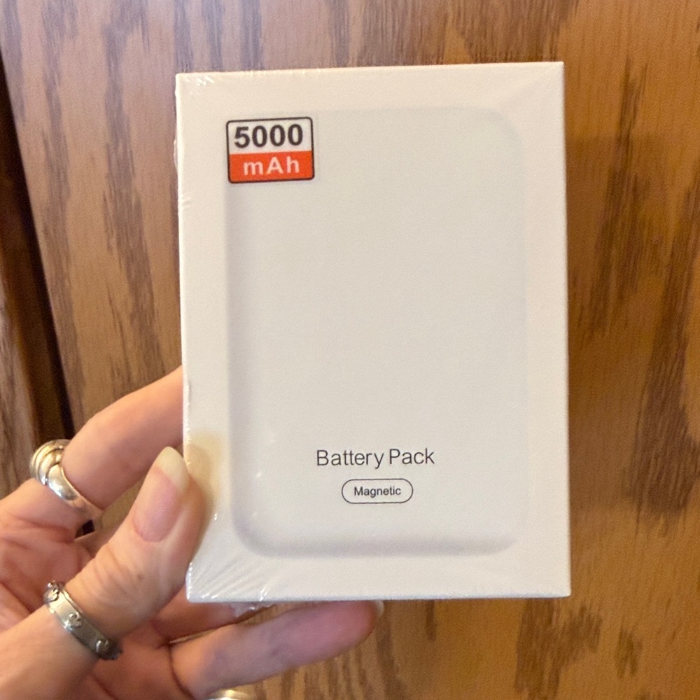 White Magnetic Battery Pack 5000mAh